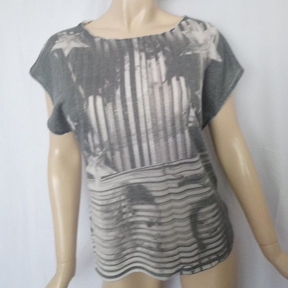 New GUESS Gray Tee-Shirt Top Sz Small Cute! - Picture 3 of 10